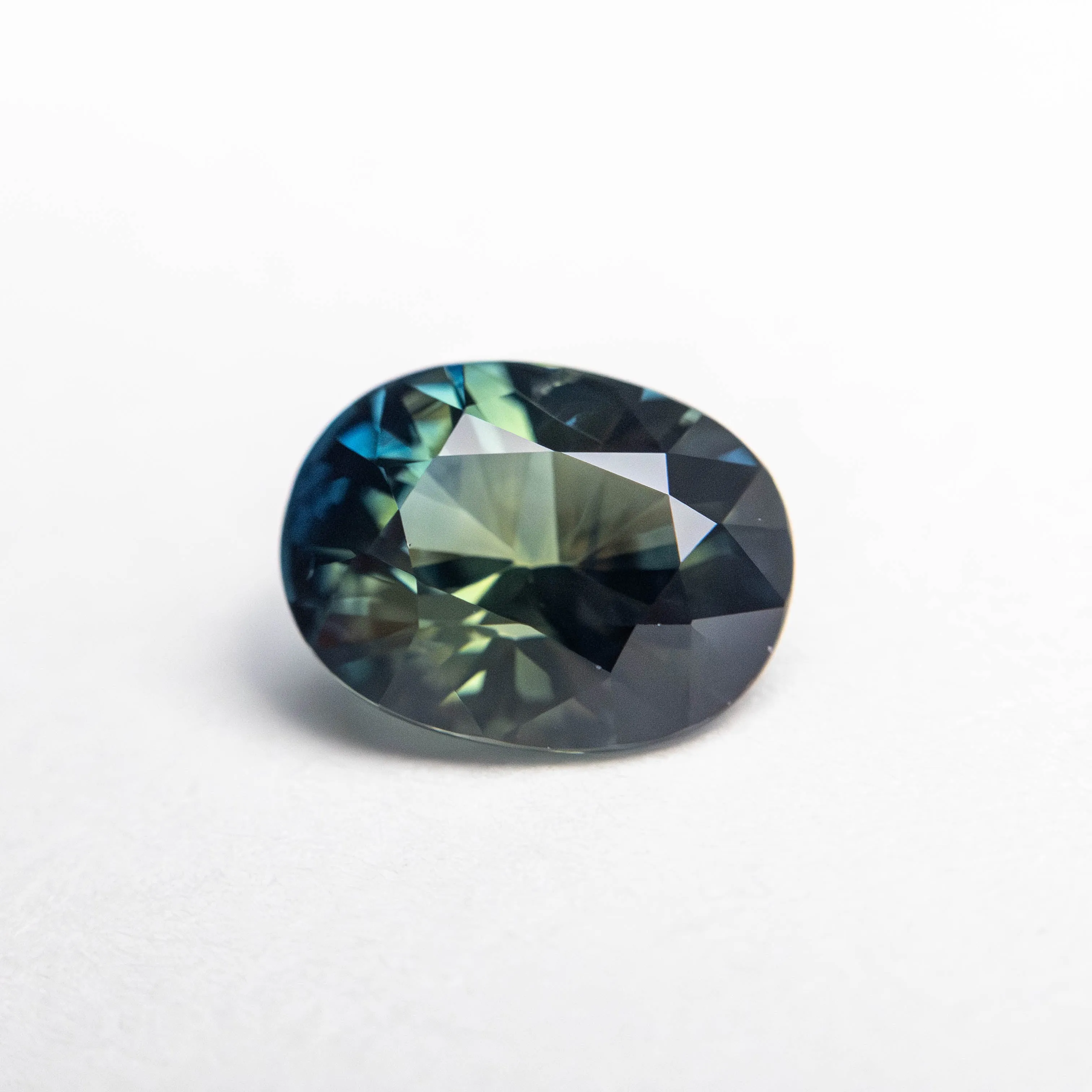 1.63ct 8.07x6.18x4.19mm Oval Brilliant Sapphire 23813-19