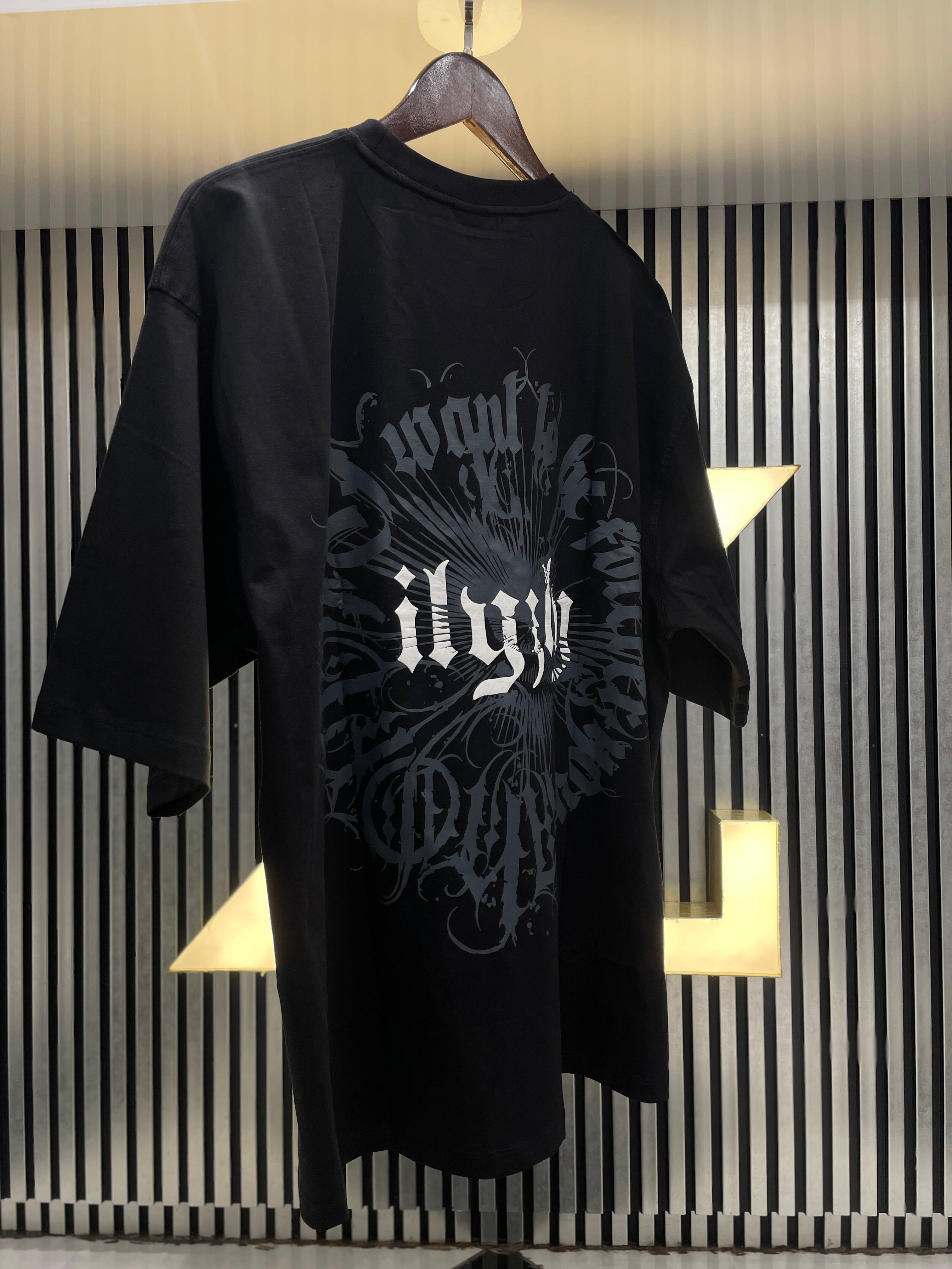 Black printed drop shoulder t-shirt street style