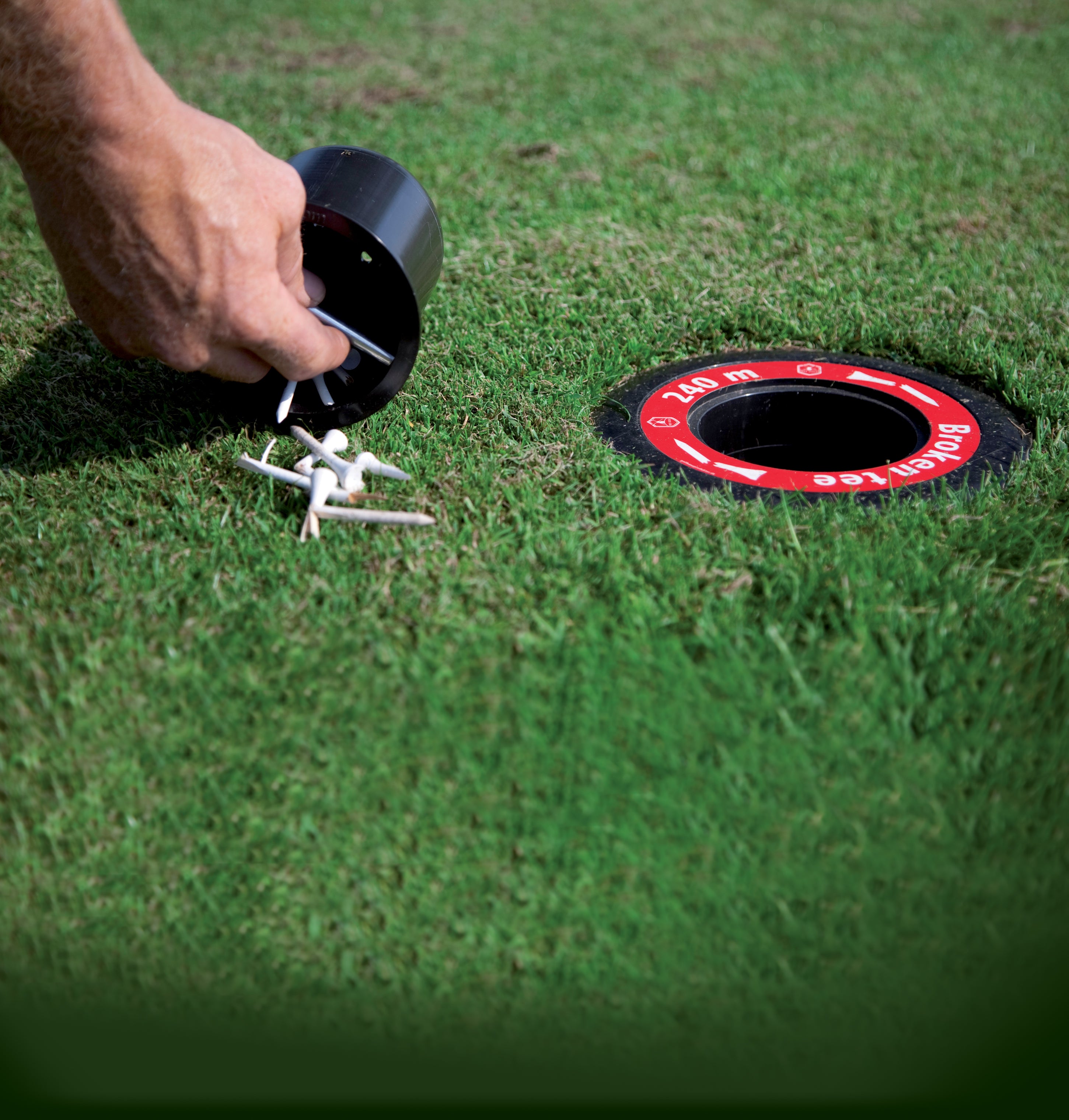 Broken Tee Caddy, Ground model, red and gold