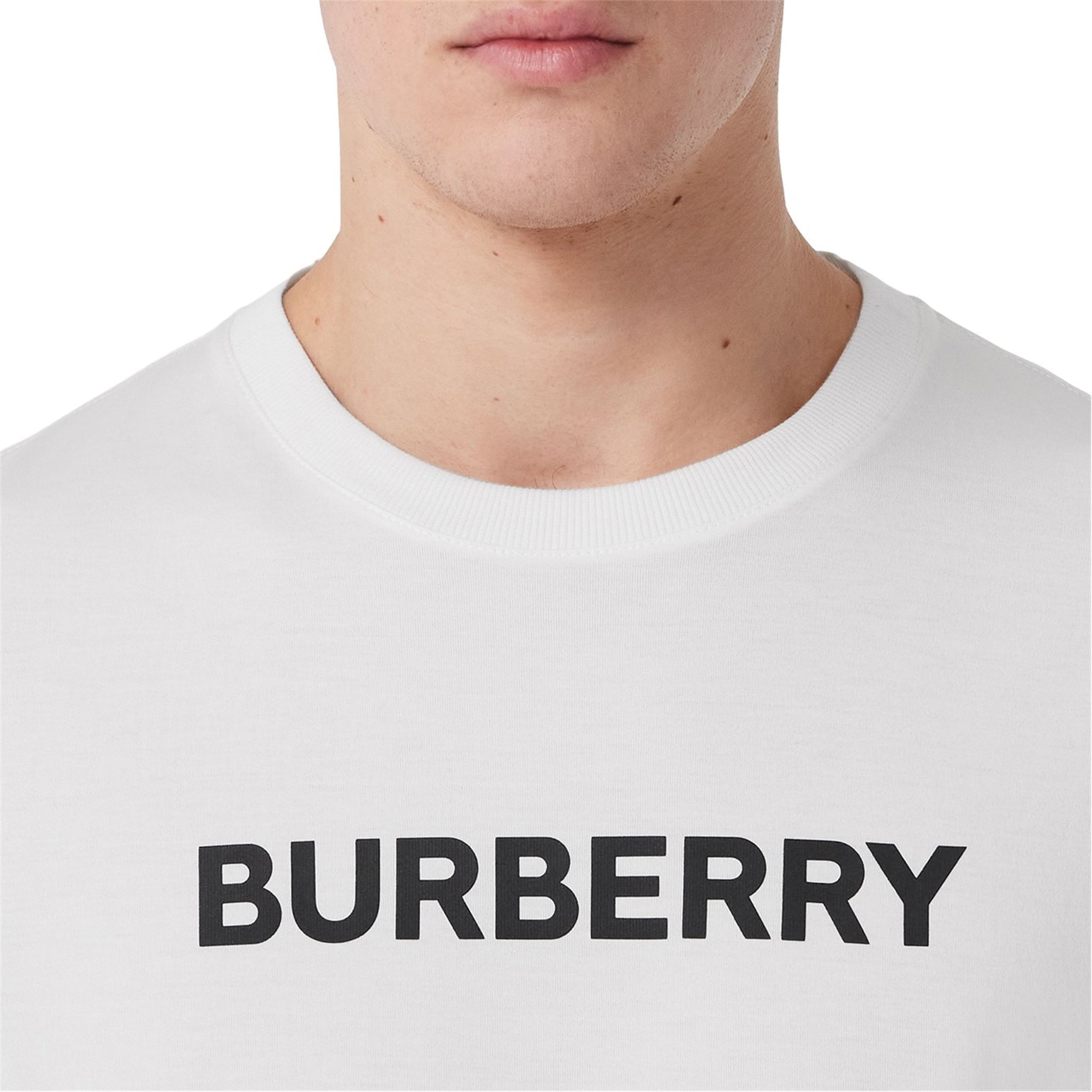 Burberry Harriston White T-Shirt is the optimized term.