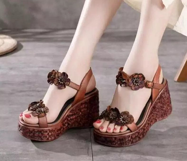 Floral Wedge Sandals made of PU Leather