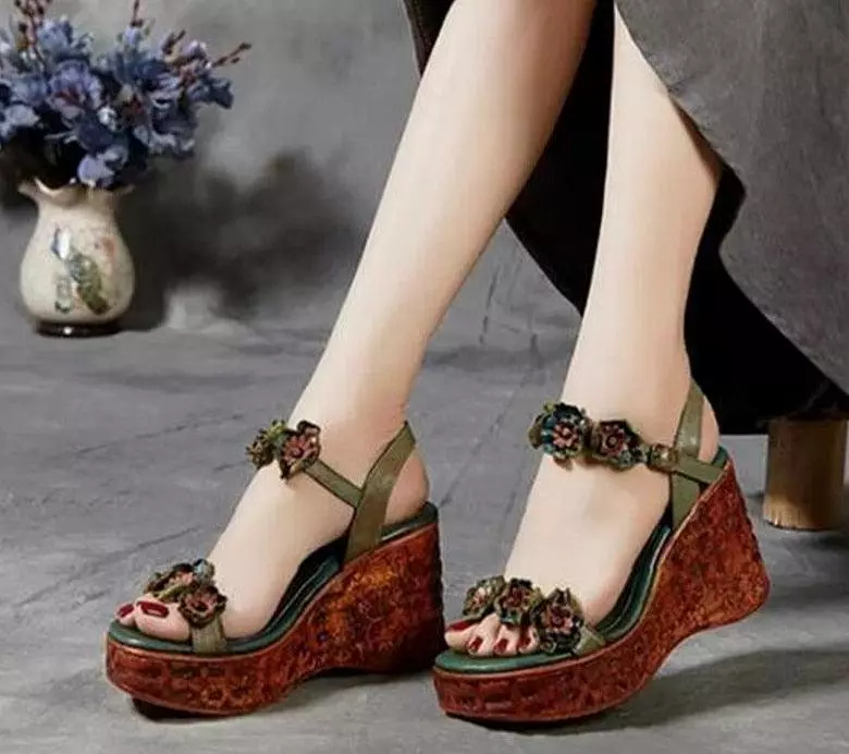 Floral Wedge Sandals made of PU Leather