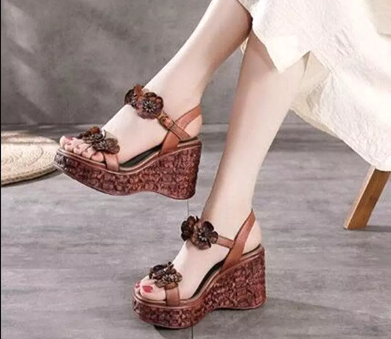 Floral Wedge Sandals made of PU Leather