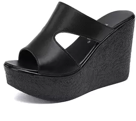 Wedge Sandals made of Leather that are easy to slip on.