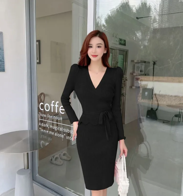 Winter Lace-Up V-Neck Knitted Bodycon Party Dress for Women.